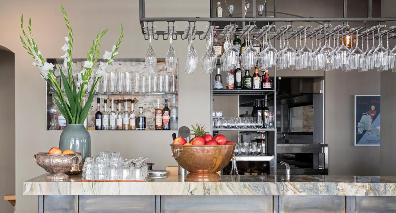 Emmerich Hotel Goerlitz Eksteriør billede A bar at a hotel